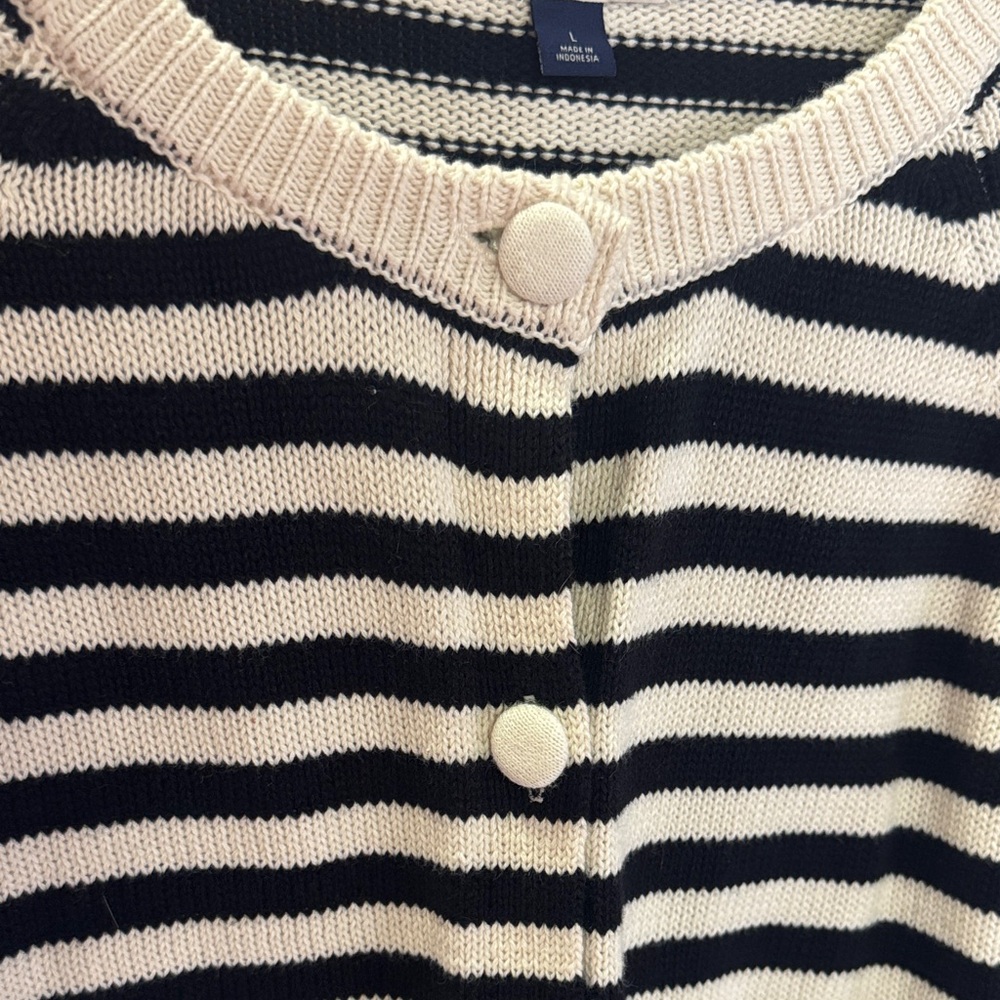 Universal Thread Black and Cream Button-Up Cardigan - Picture 4 of 5